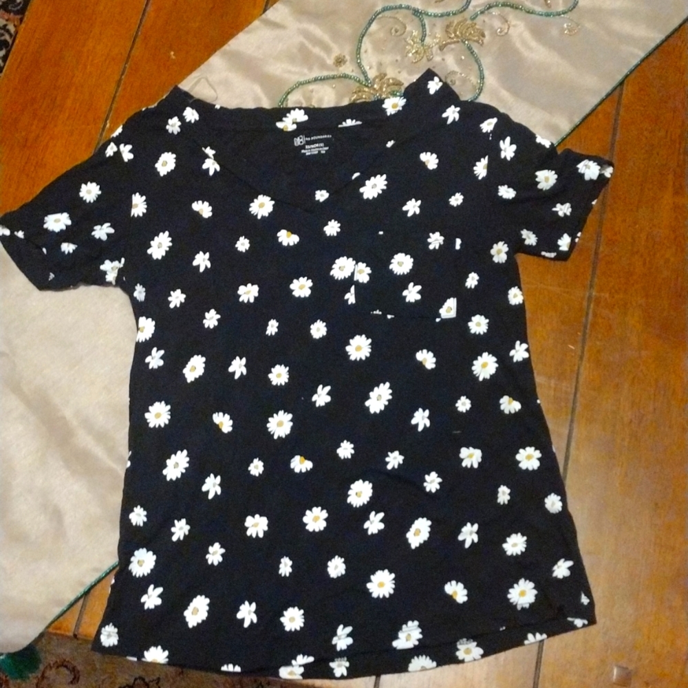 Black Daisy w/ Pocket Shirt